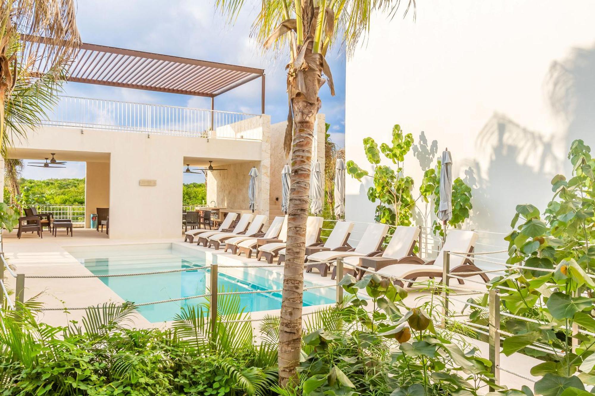 Santamar By Tao Beach Condos With Pool & Walk To Ocean 아쿠말 외부 사진
